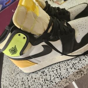 Air JORDAN 1s Black and NEON- Yellow High-Top Sneakers Sz. 6.5 Big Kids
